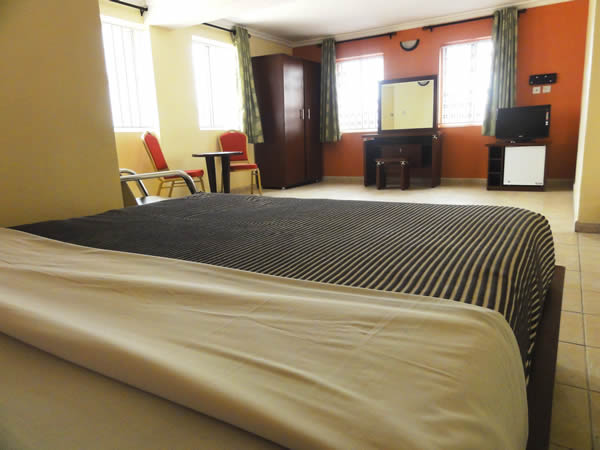 /web/uploads/116/Stop Over Motels/room-photos/Executive room/exec1.jpg